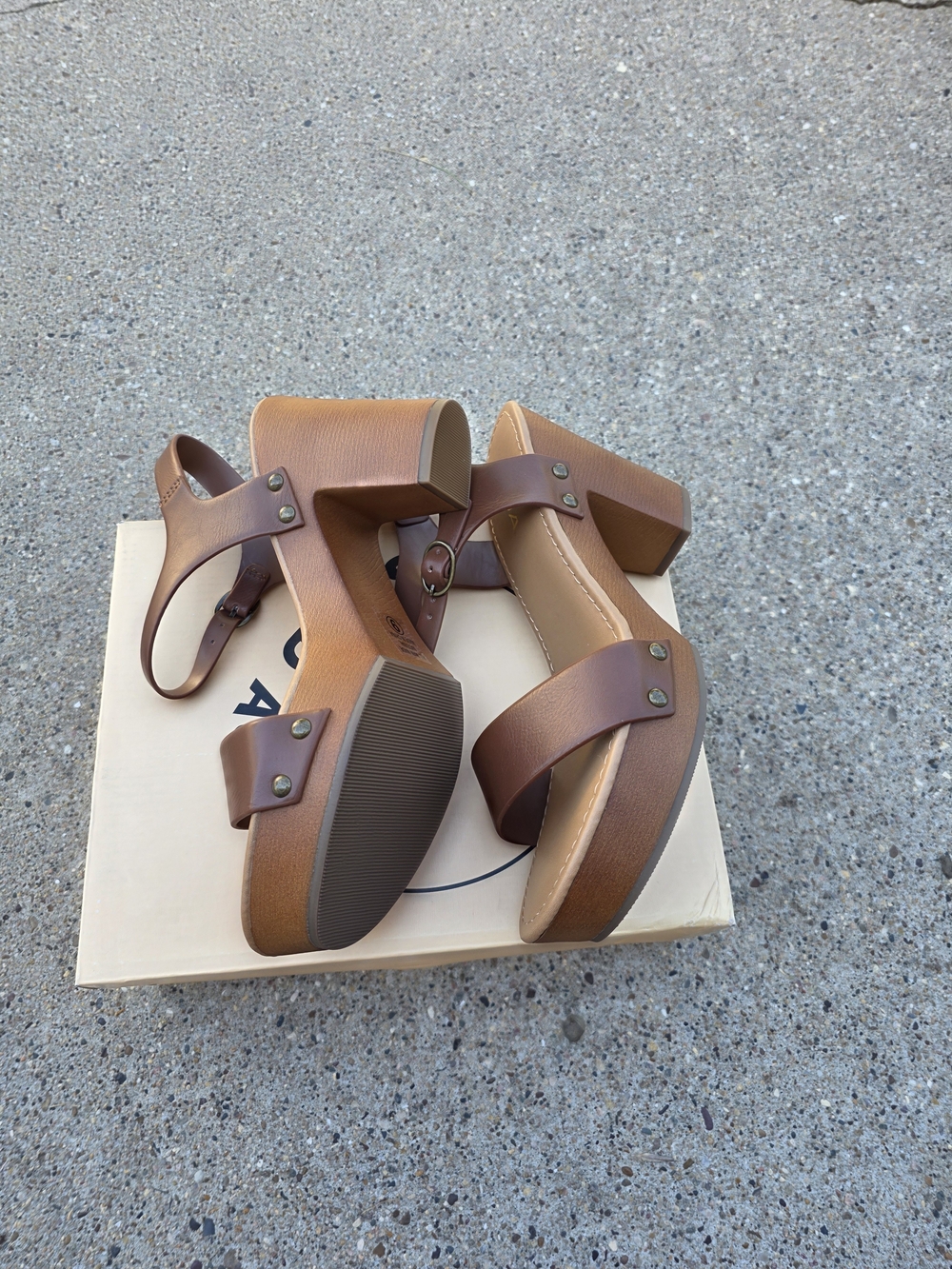 SODA Women's Brown Block Heel Sandals Size 10 - Picture 11 of 13